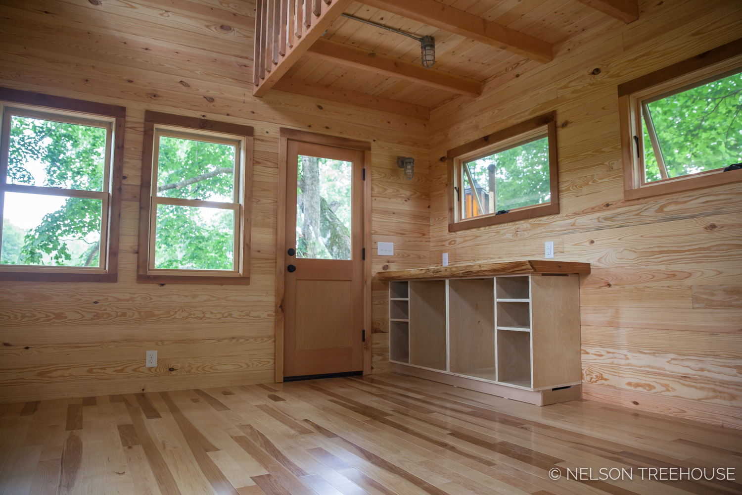  TenNessee Riverbank Treehouse Entryway 