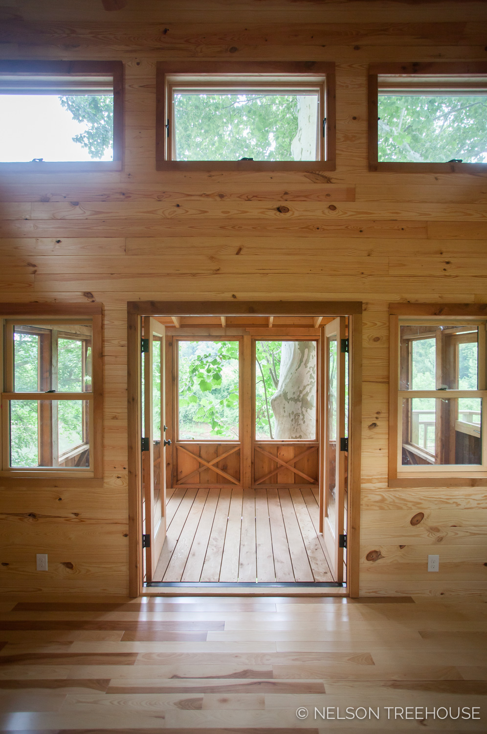  TenNessee Riverbank Treehouse entry to porch 