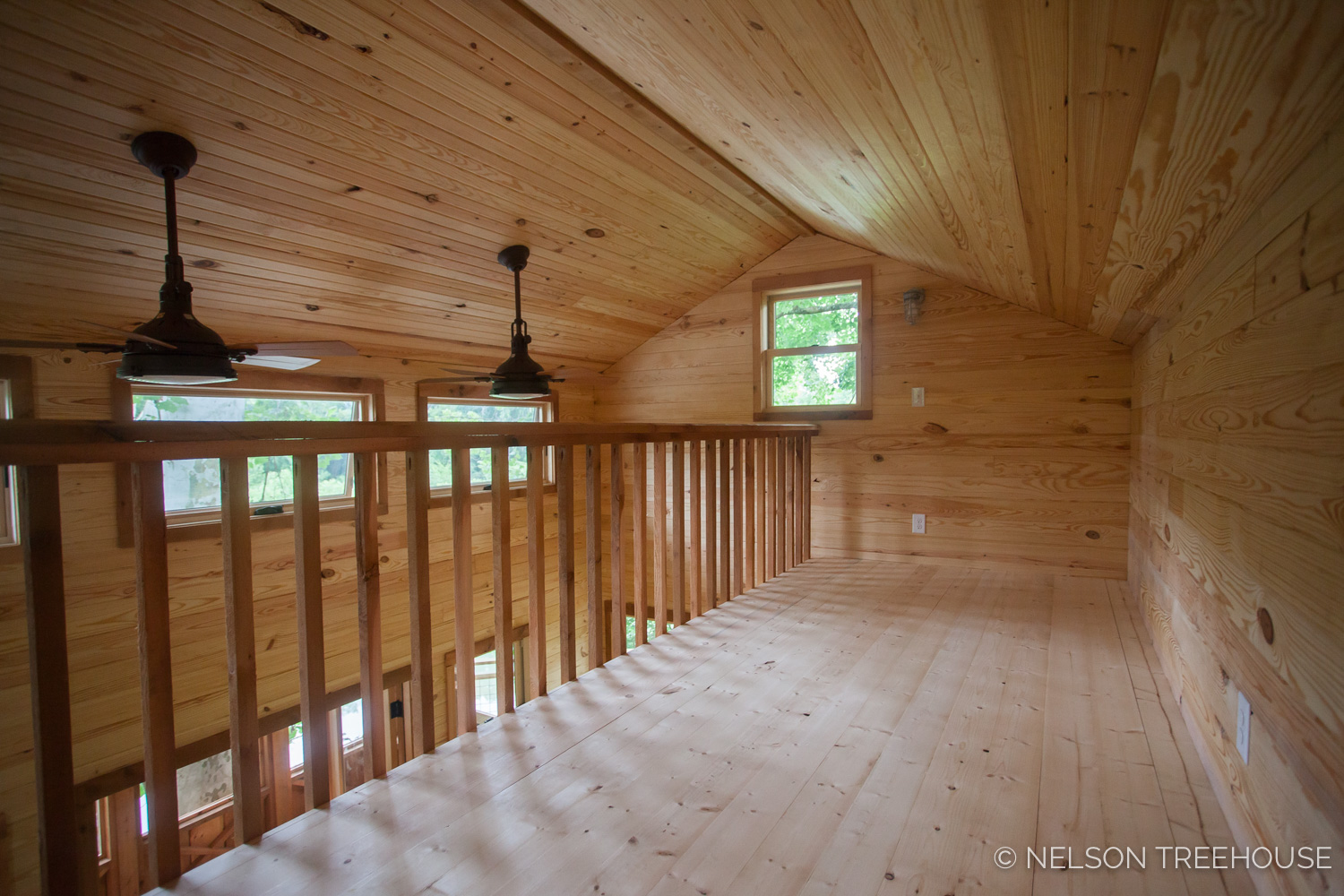  TenNessee Riverbank Treehouse Loft 