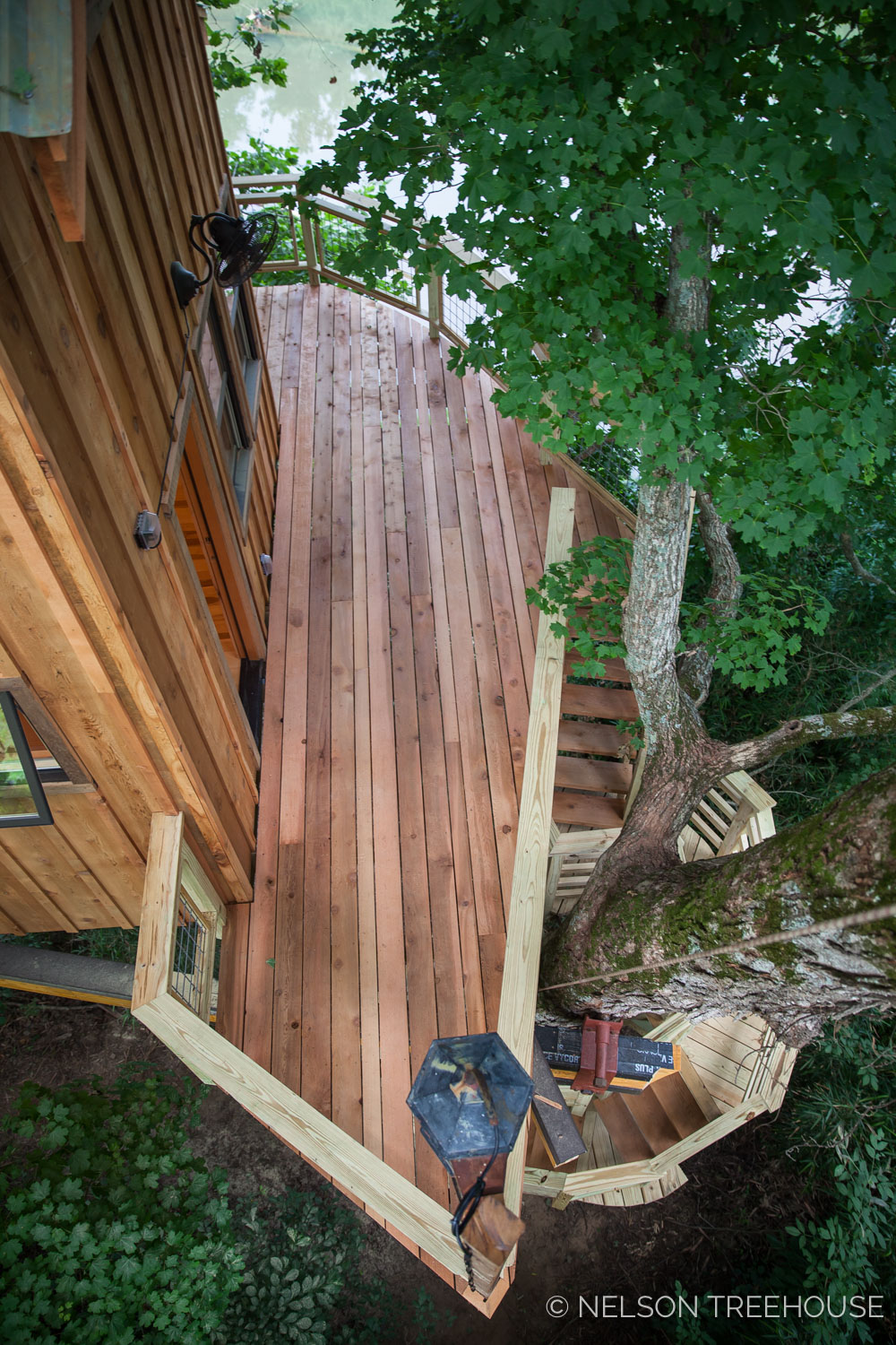  TenNessee Riverbank Treehouse Deck 