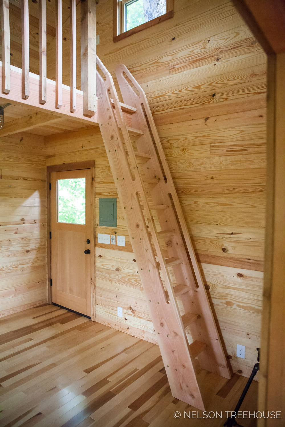  TenNessee Riverbank Treehouse Ships Ladder 