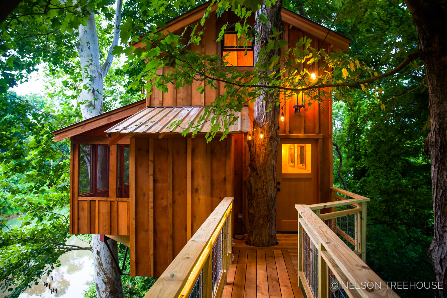  TenNessee Riverbank Treehouse bridge 