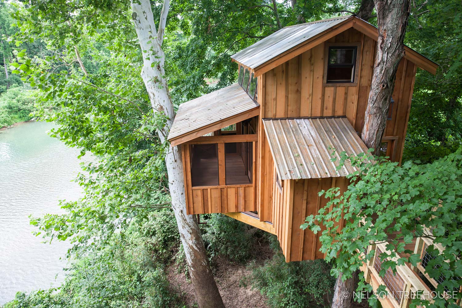  TenNessee Riverbank Treehouse river views 