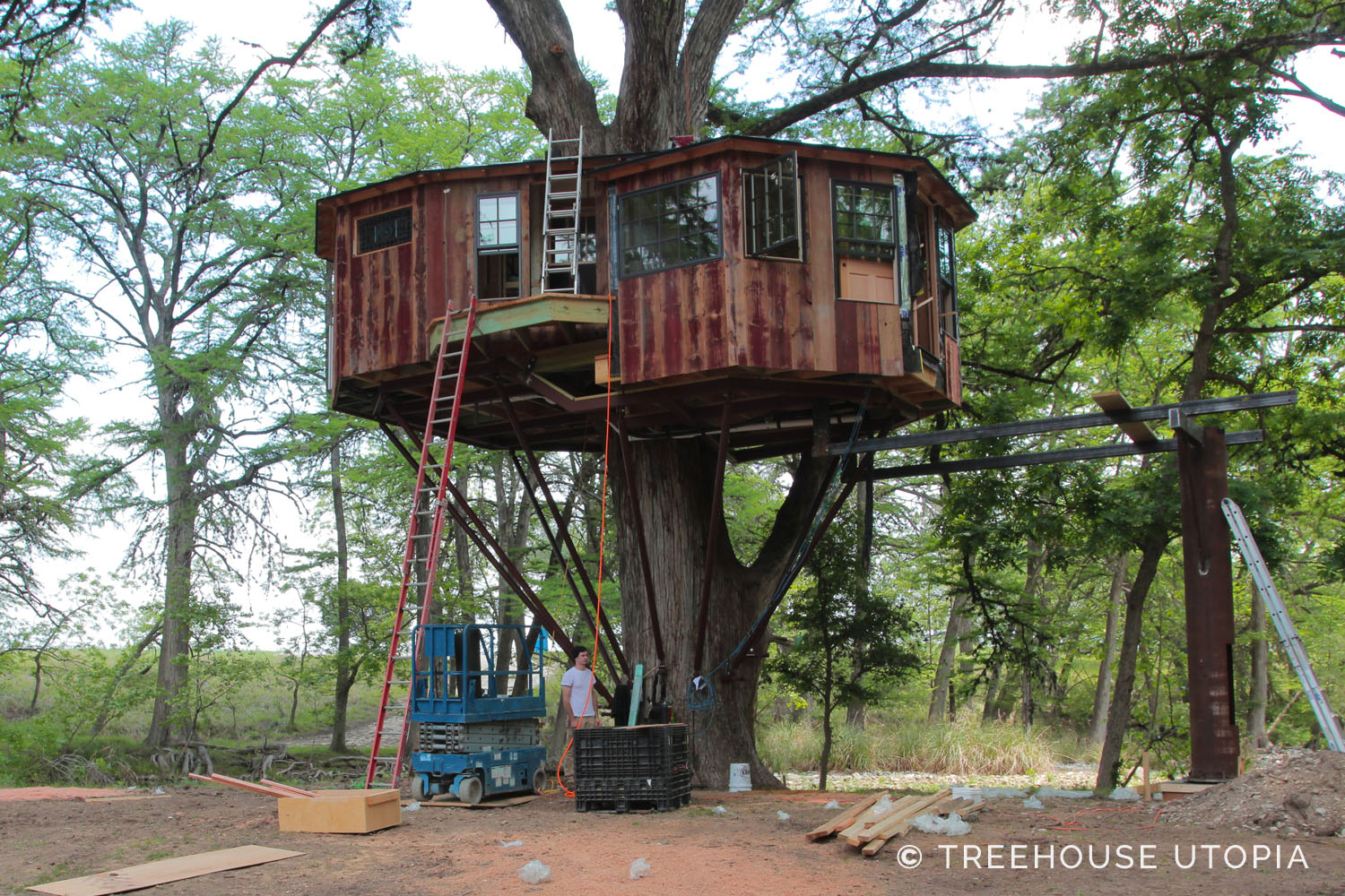  Carrousel in progress  at treehouse Utopia 