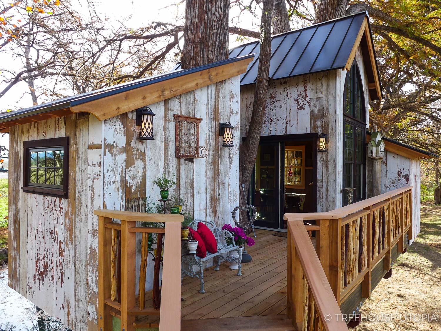  Entry Deck on Chapelle at Treehouse Utopia, a Texas Hill Country Retreat. Photo by Nelson Treehouse. 