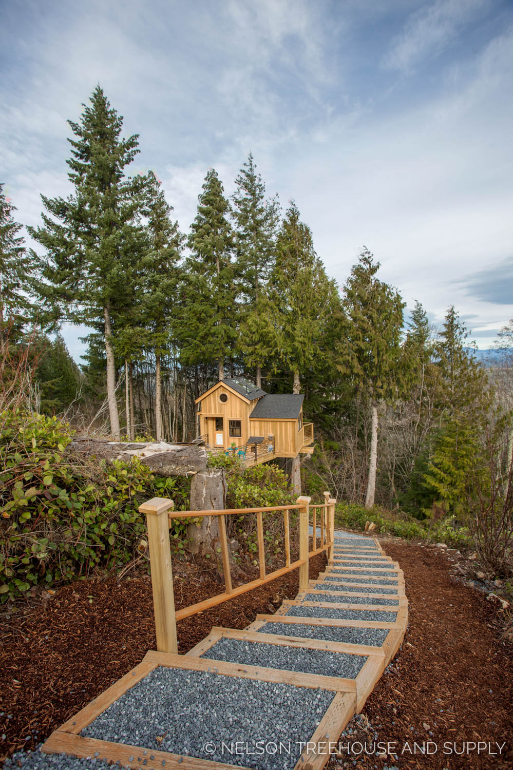  pathway to the Bulldog Bungalow - nelson Treehouse 