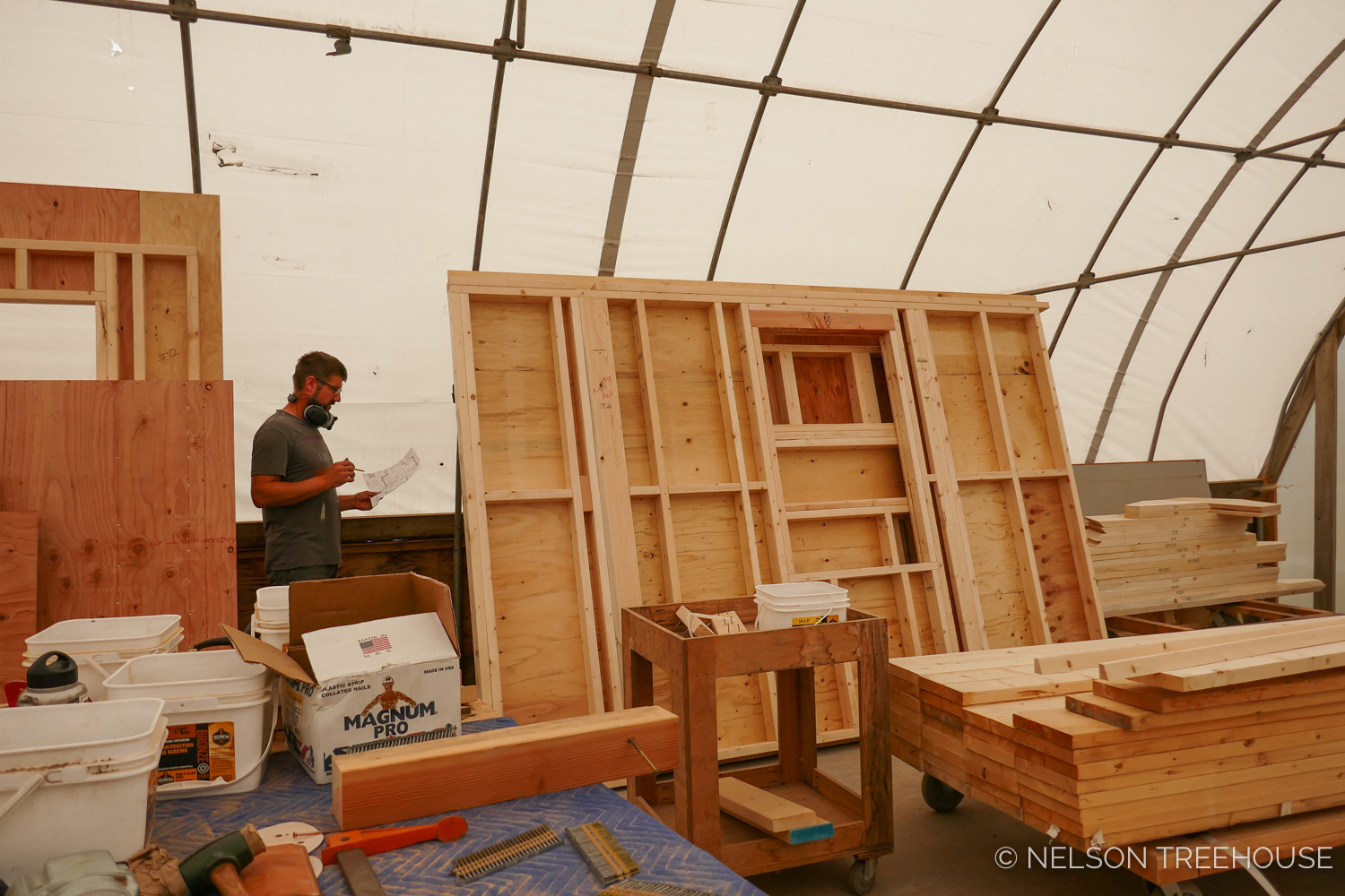  Prefabricated Walls in the Nelson treehouse Shop 