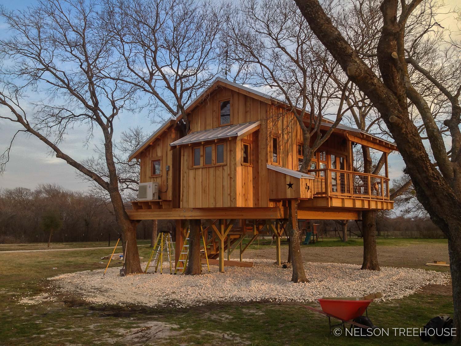  Nelson Treehouse - Twenty-Ton Texas Treehouse at sunset 