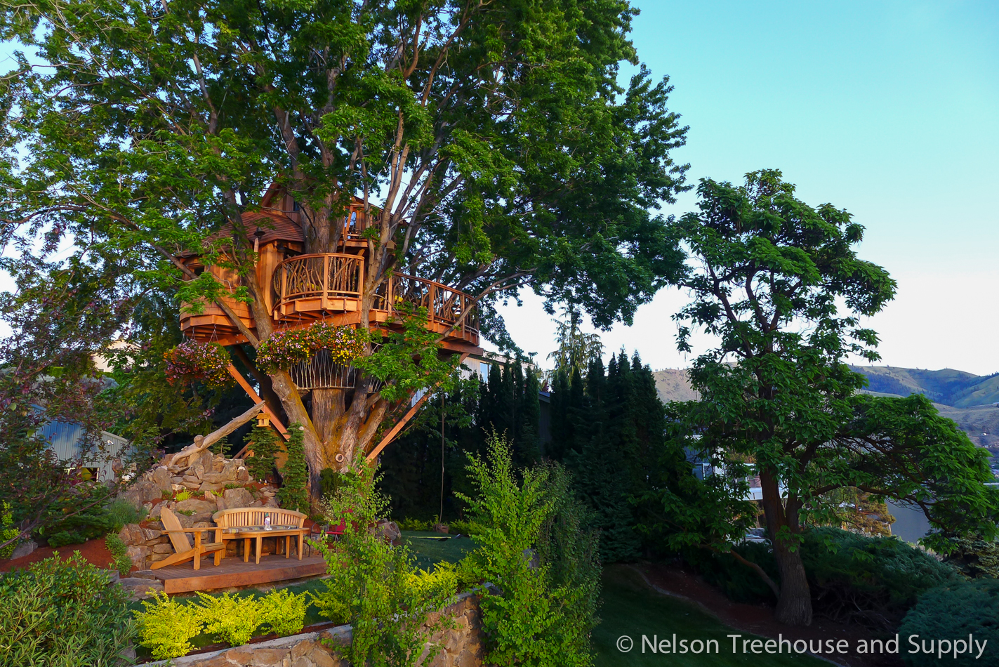  Lake Chelan treehouse 