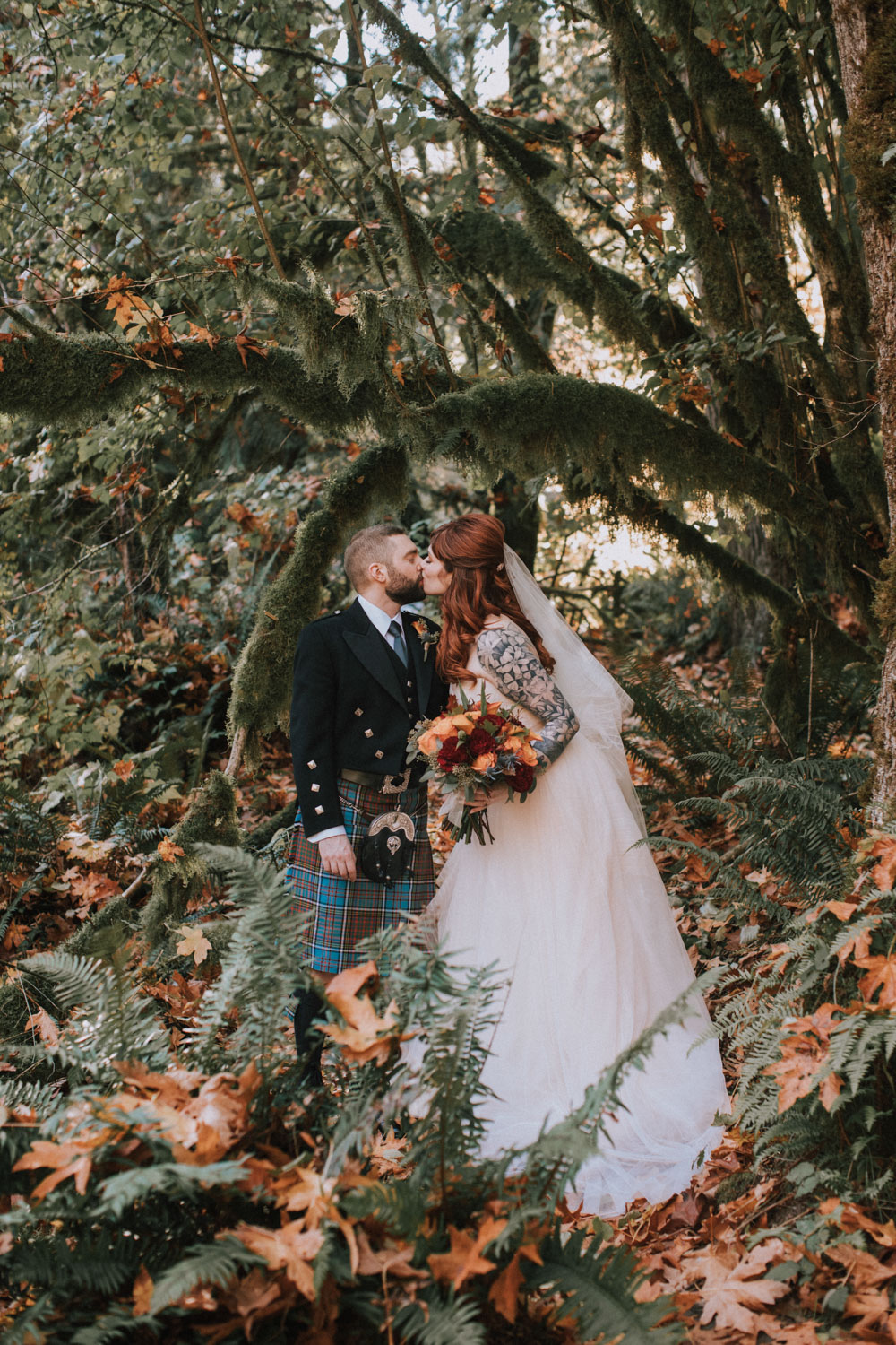 Atmospheric and Enchanting Elopement at TreeHouse Point - Nelson Treehouse