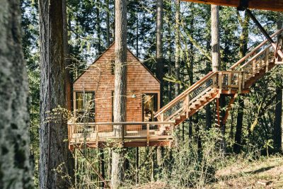 National Park Vibes for this Oregon Treehouse - Nelson Treehouse