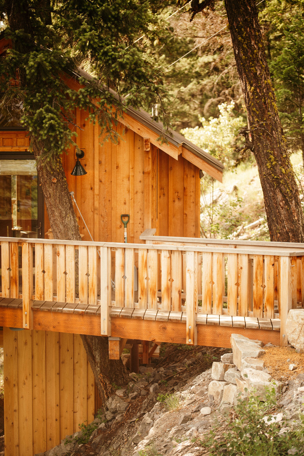 A Custom Lakeview Treehouse in Whitefish, Montana